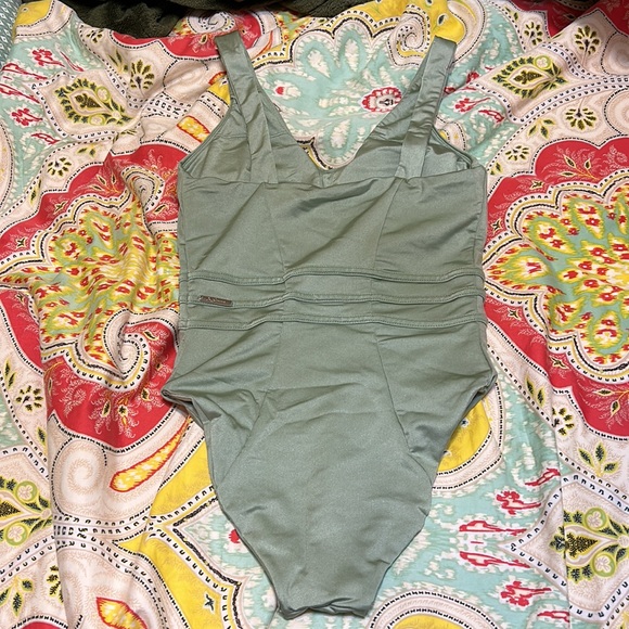 Buffbunny pleath the fifth swimsuit - Picture 2 of 5